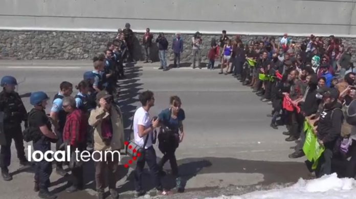 kolumna imigrantów i lewaków