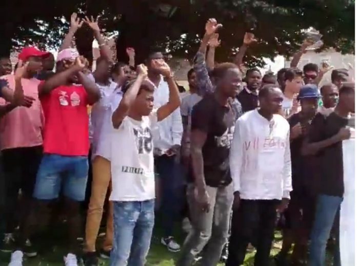 imigranci protestują